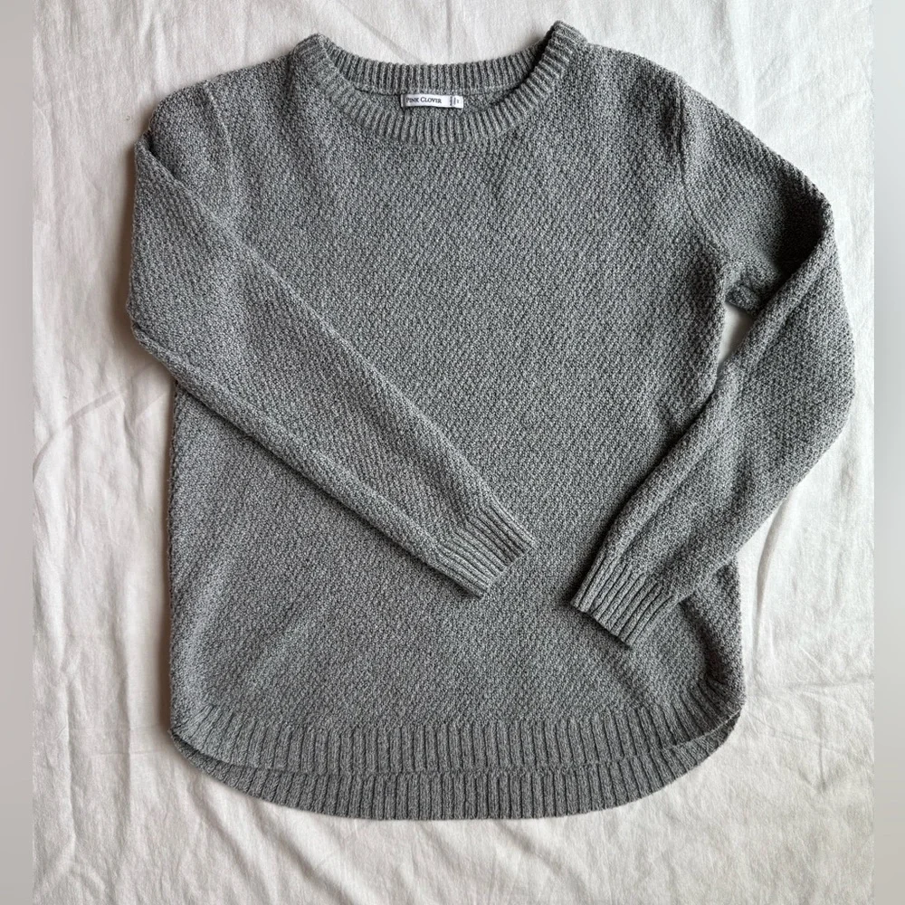 Gray Crew Neck Sweater | pink clover | medium